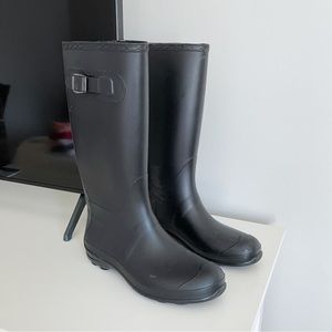Kamik women’s rain boots black — size 10 (EXCELLENT CONDITION!!)